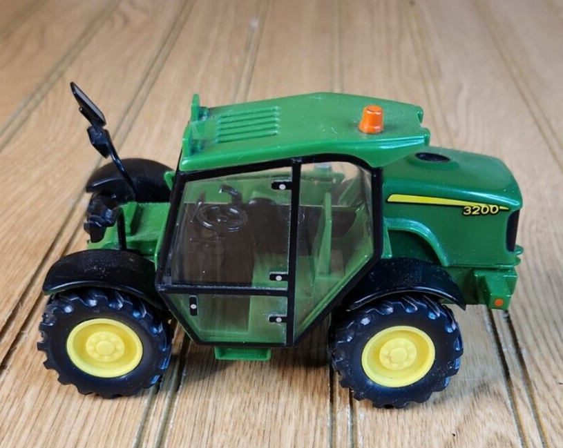 ERTL Britians 1:32 Scale Diecast John Deere 3200 Telehandler Farm Toy Equipment