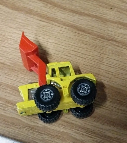 1976 Matchbox Superfast No. 29 Tractor Shovel Die-Cast Macau