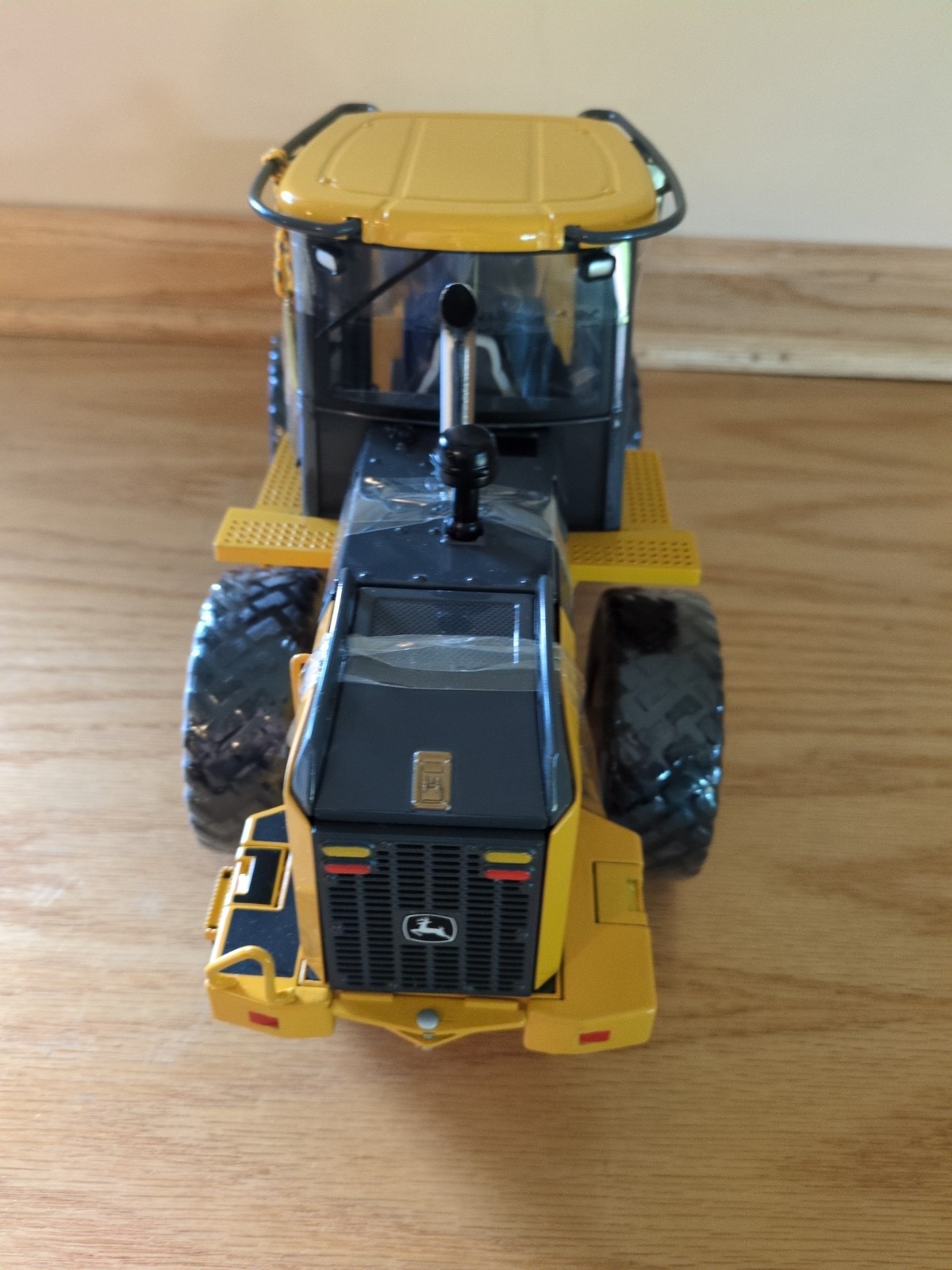 John Deere 544J Wheel Loader 1:16 Diecast Precision Construction Series