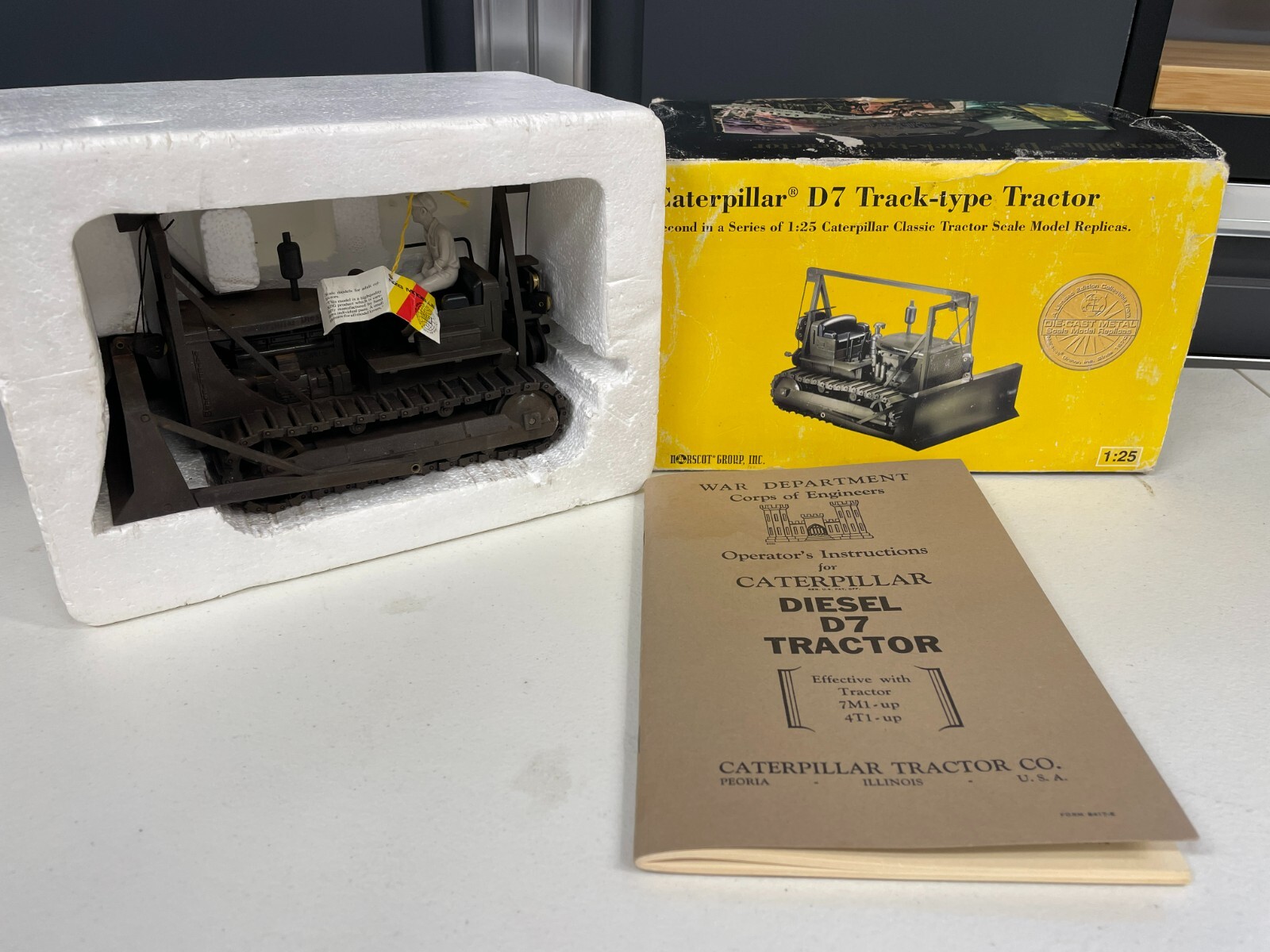 Norscot 1:25 50th Anniversary CAT WWII D7 Track-Type Tractor Caterpillar