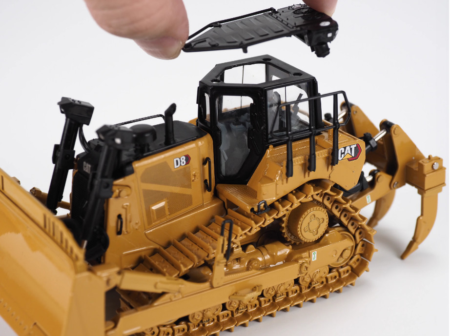 1:50 DM D8 Dozer Bulldozer Construction Machine Equipment Diecast Model