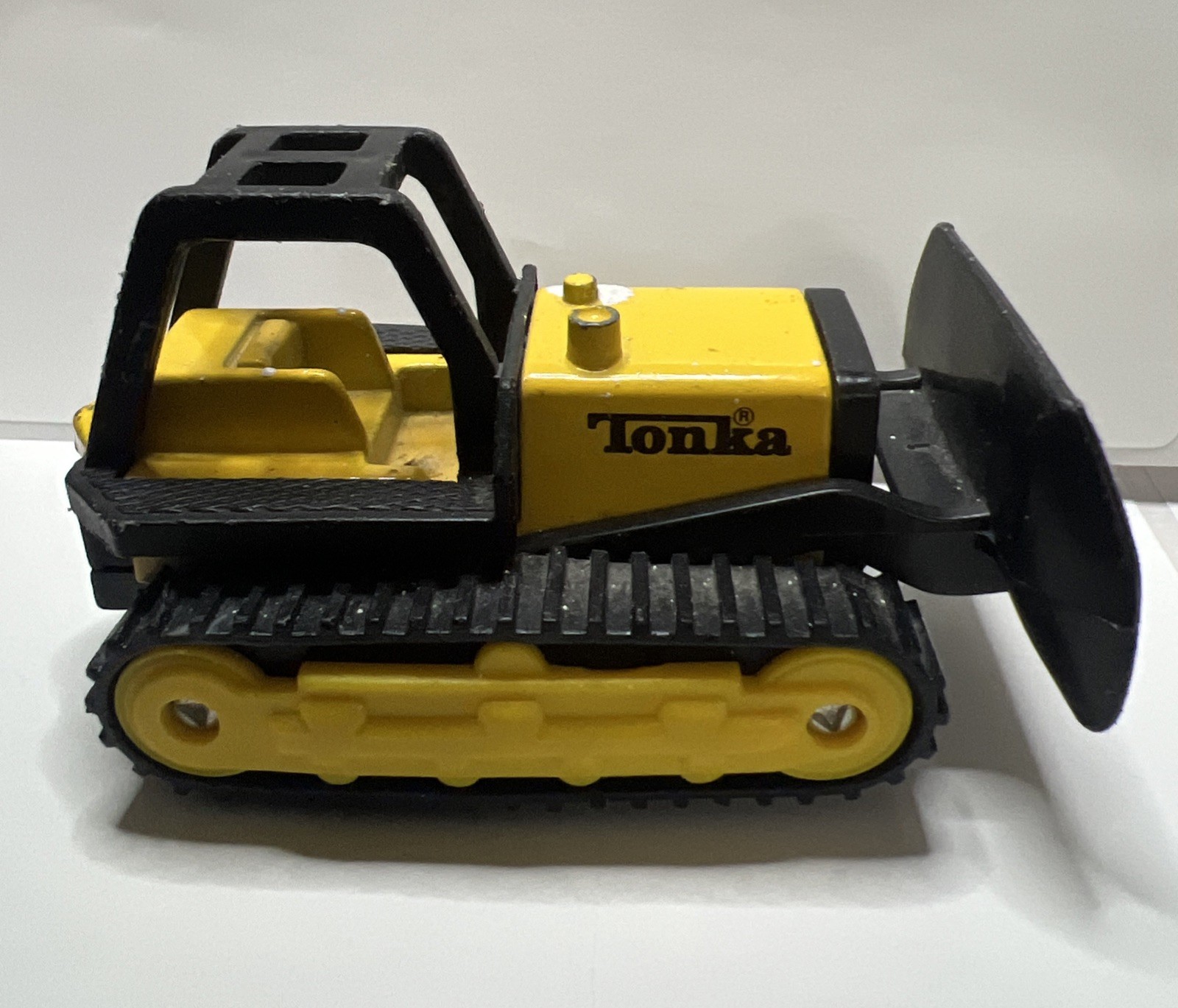 Vintage 1994 Tonka 1:64 Scale Diecast Bulldozer Yellow Black Construction Toy
