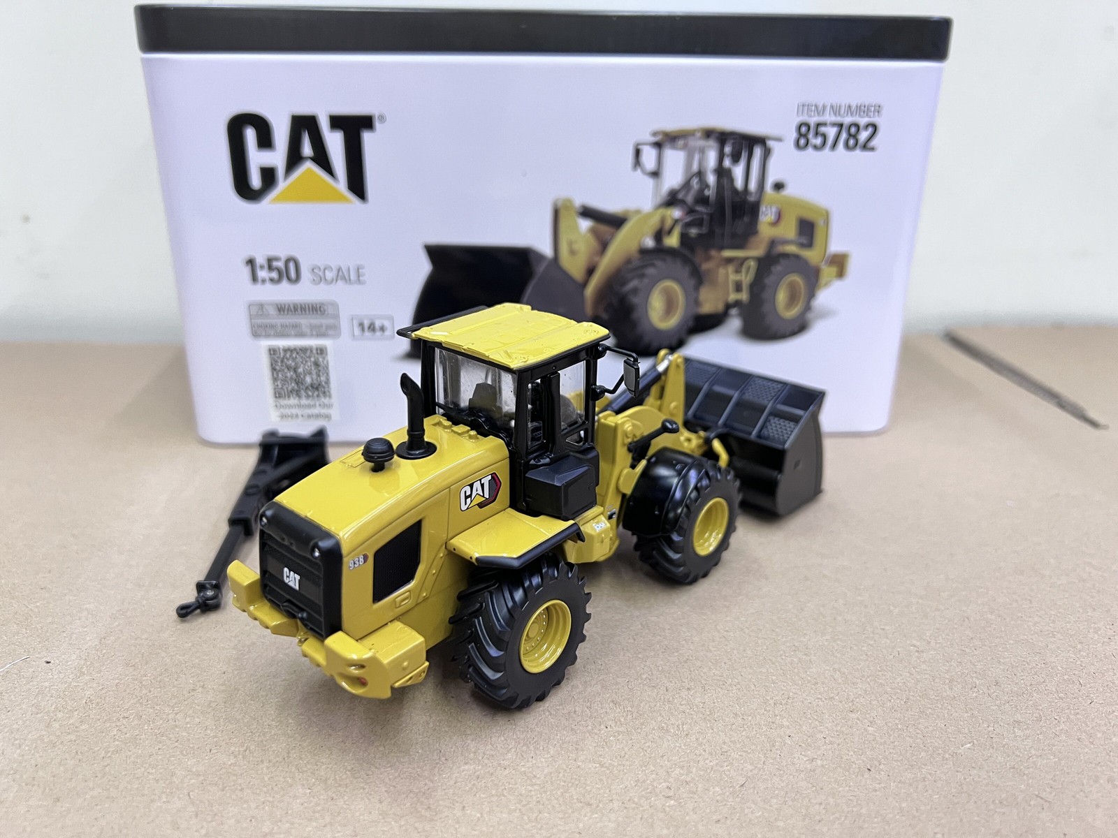 DM 1:50 CAT 938 Caterpillar Wheel Loader Alloy Engineering Forklift Model 85782
