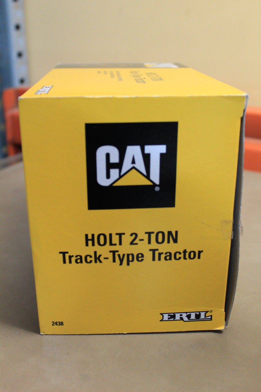 ERTL Caterpillar 2-Ton Track-Type Tractor 1:16 Scale Die Cast 2438