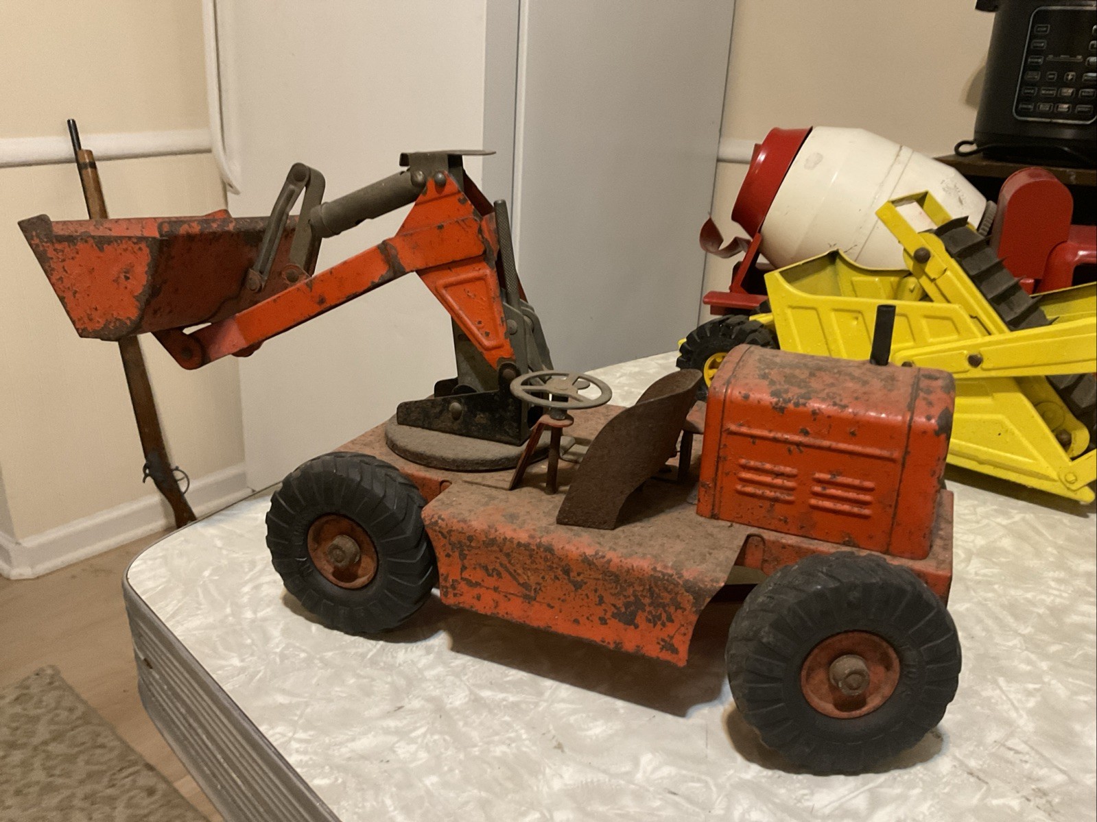 1950’s Vintage NYLINT Pettibone Millikan Shovel Loader