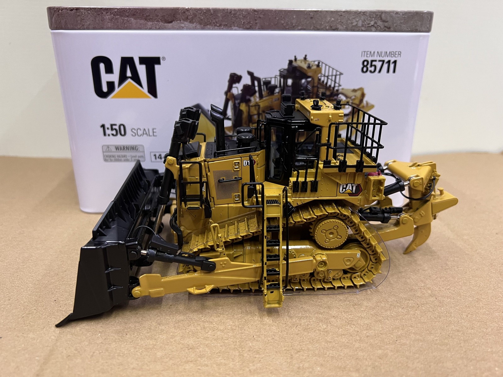 DM 1:50 CAT D10 DOZER Caterpillar Crawler Bulldozer Alloy Forklift Model 85711