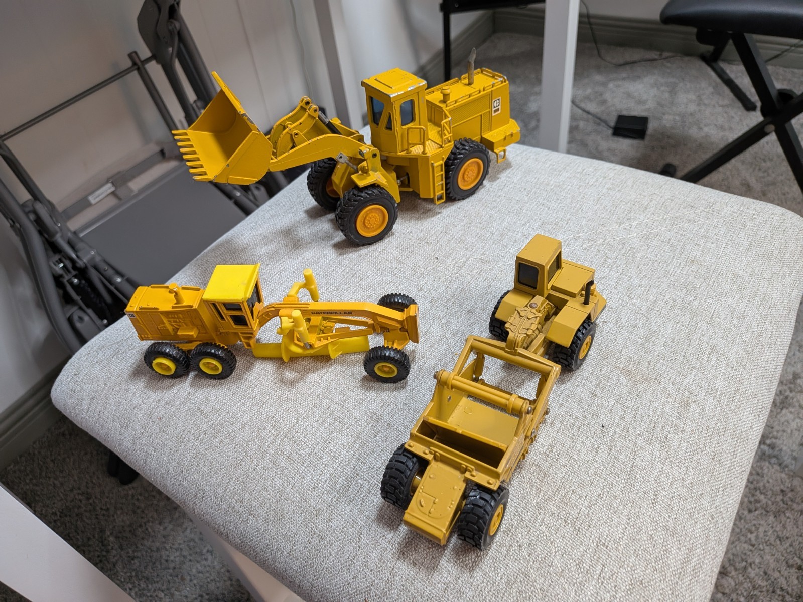 NZG Modelle 1:50 Scale Diecast Radlader CAT 988B Wheel-Type Loader Plus 2 Others