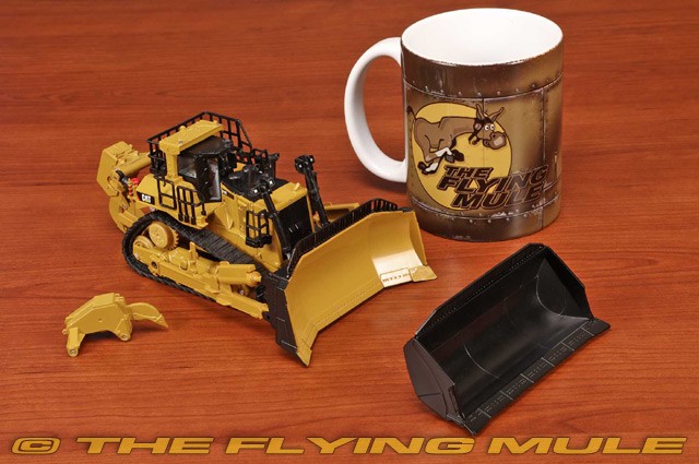 Diecast Masters 1:64 D11 Bulldozer w/2 Blades and Rear Rippers