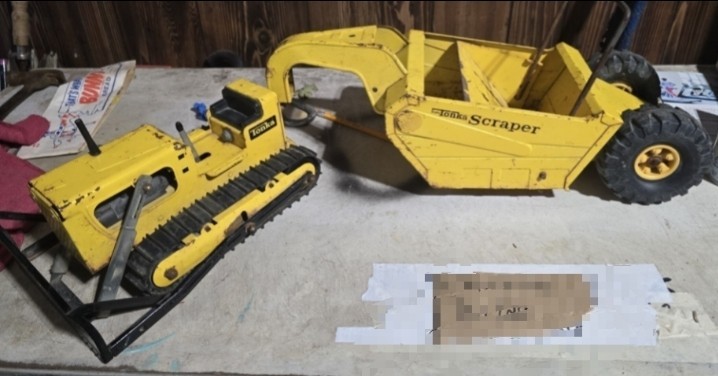 RARE TONKA MIGHTY DOZER BULLDOZER TRACTOR W/ SCRAPER 31″ SEARS EXCLUSIVE!