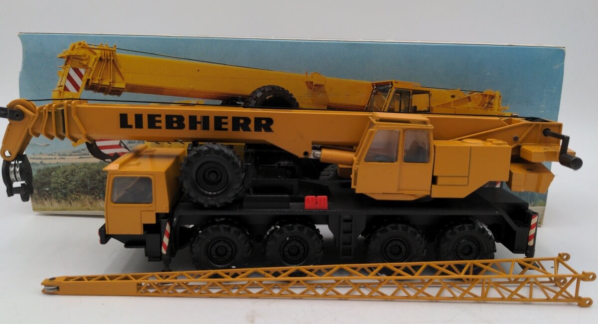 Conrad 2079 1:50 Scale Liebherr LTM 1060 Mobile Truck Crane/Box