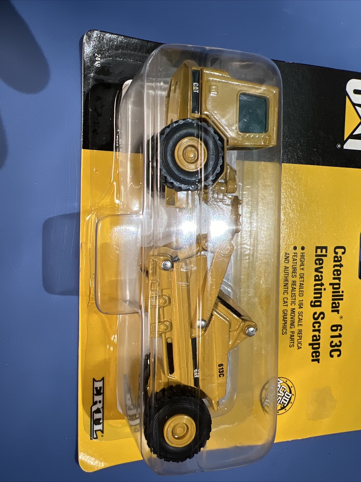 ERTL CAT Caterpillar 613C Elevating Scraper 1/64th scale #2419-new In Pack