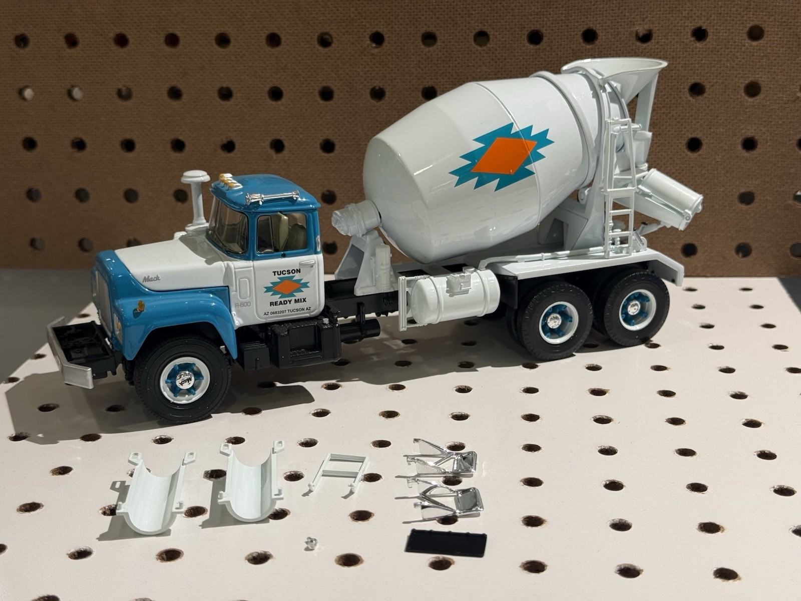1st First Gear 1/34 Mack R Model Mixer Truck Tucson 19-2854