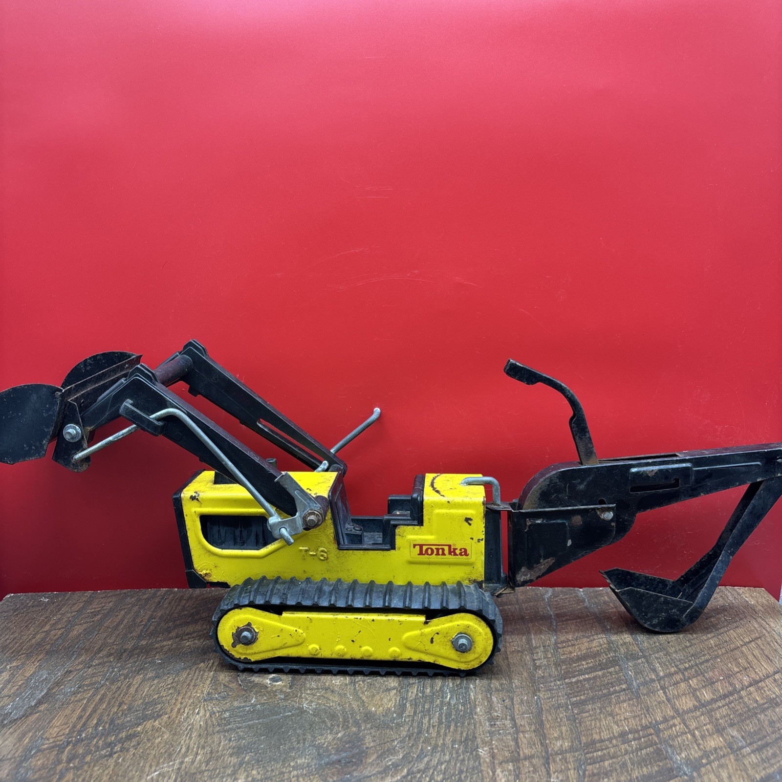 Vintage Metal Tonka T-6 Track Front End Loader / Backhoe Bulldozer #810659