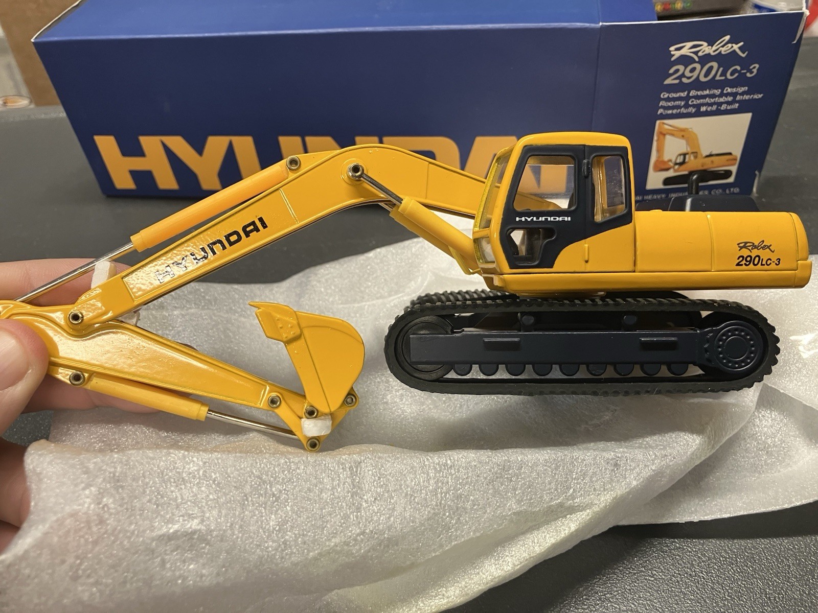 1:50 Hyundai Robex 290LC-3 Excavator Diecast Model By Kingstar New In box