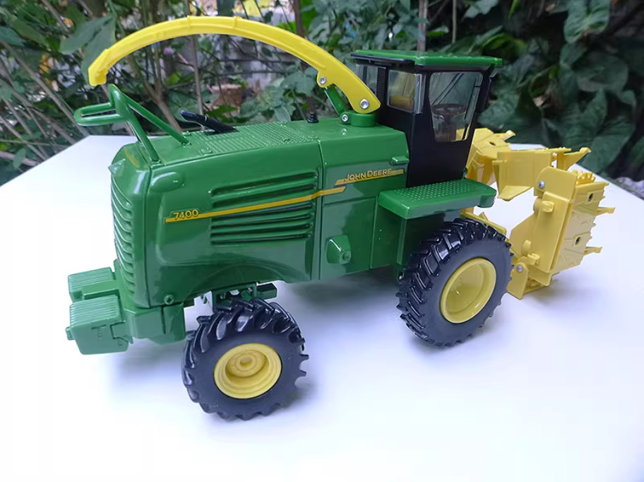 1:32 ERTL 33CM John Deere 7400 Forage Harvester Farm Machinery Diecast Model
