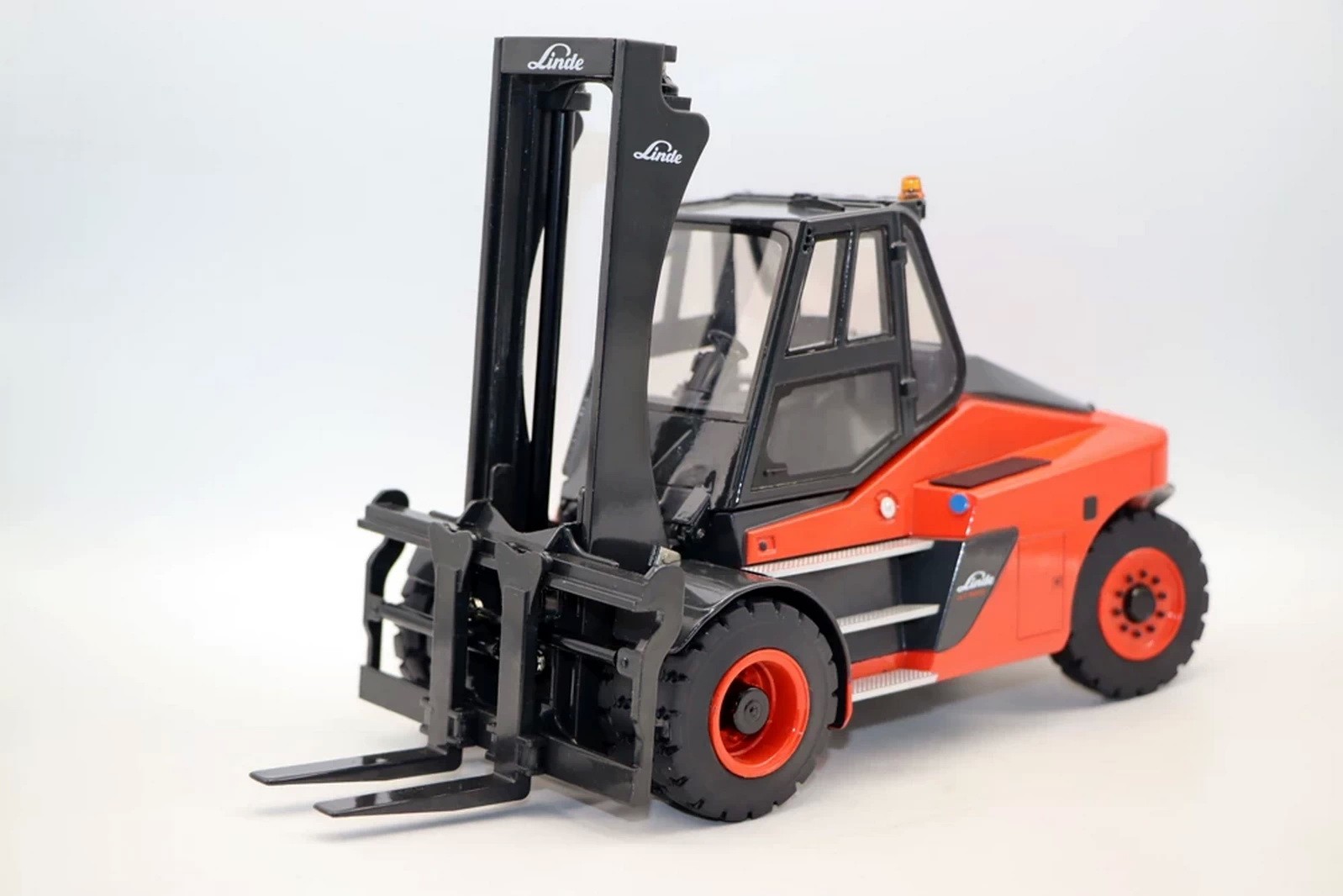 1/25 Scale Linde Diesel Heavy Forklift Trucks Diecast Model Collection Toy Gift