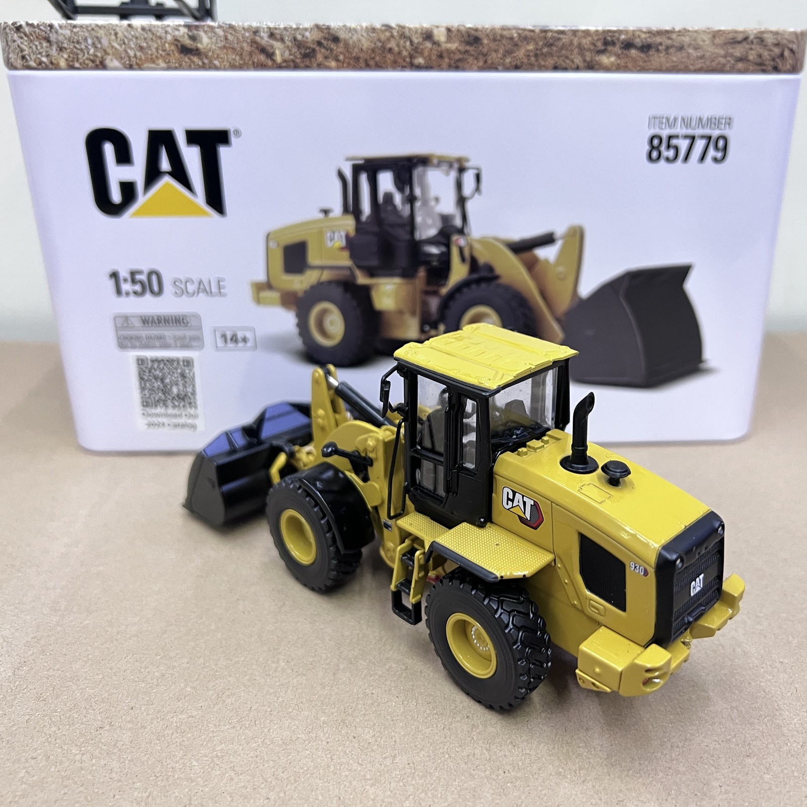 DM 1:50 CAT 930 Caterpillar Wheel Loader Alloy Engineering Forklift Model 85779