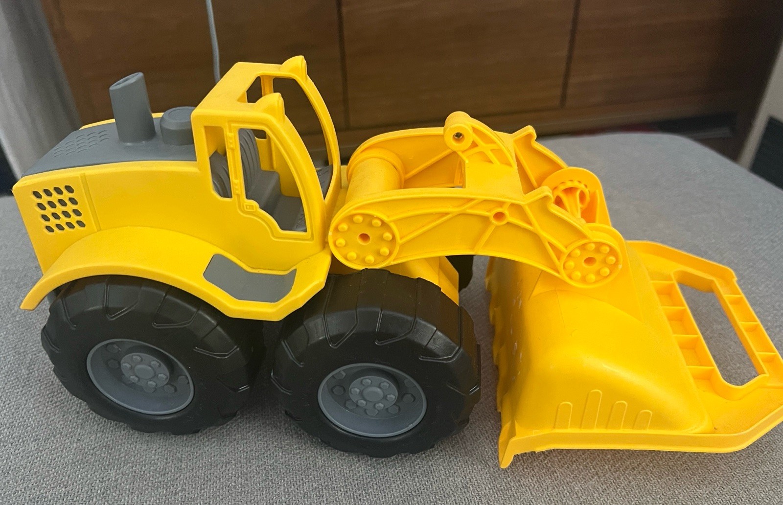 Large Yellow Toy Wheel Loader – Excavator Construction Vehicle – Movable Parts