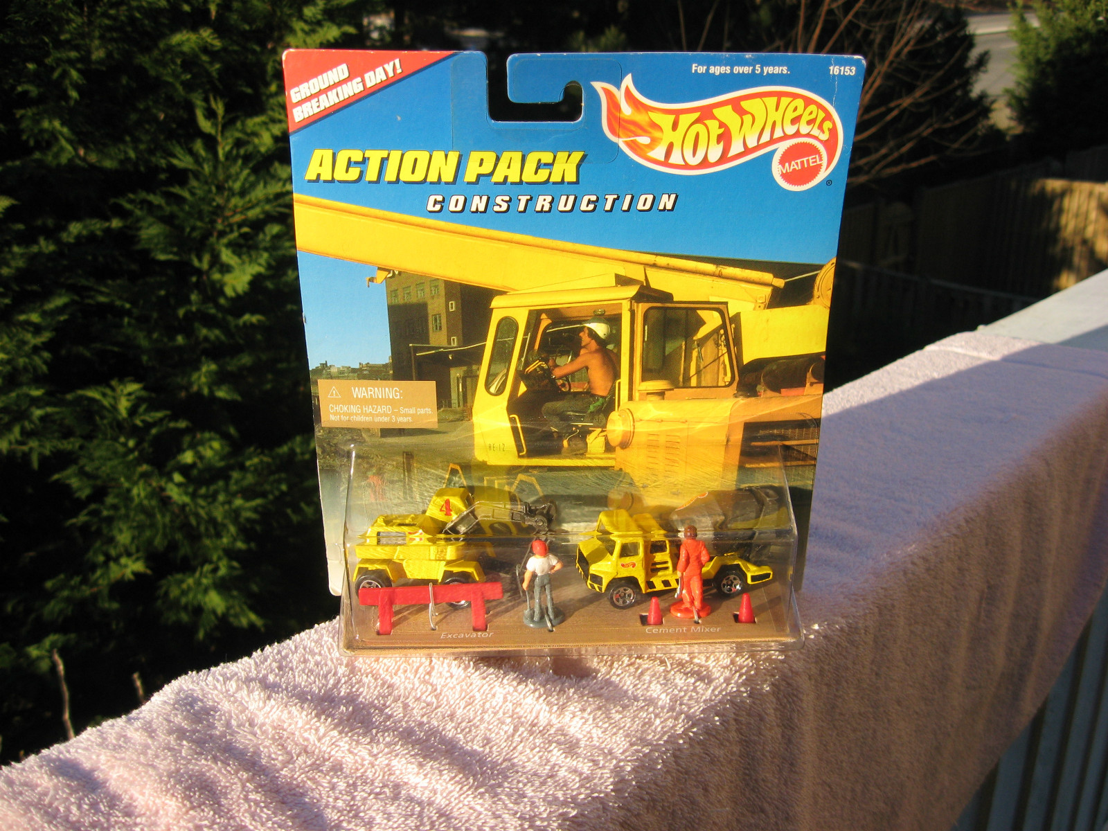 Hot Wheels Action Pack Construction-Ground Breaking Day~ New & Factory Sealed!