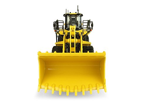 Komatsu WA600-8 Wheel Loader 1:50 Model 8127 UNIVERSAL HOBBIES