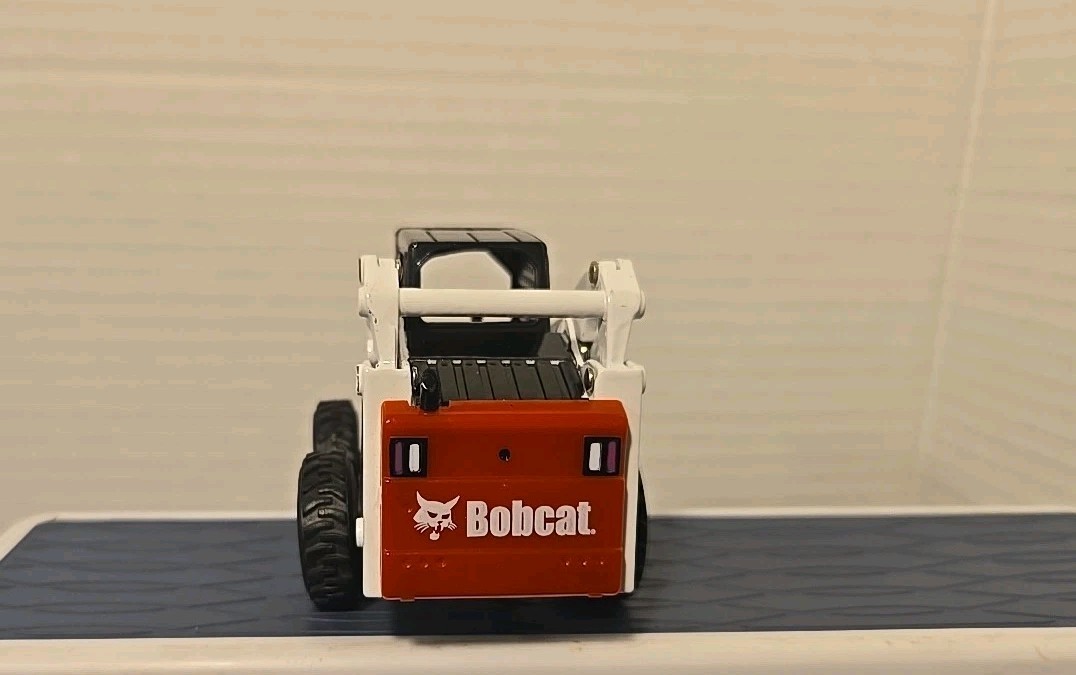ERTL Bobcat S450 Wheeled Skid Steer Loader 1:32 Britains **Missing Bucket
