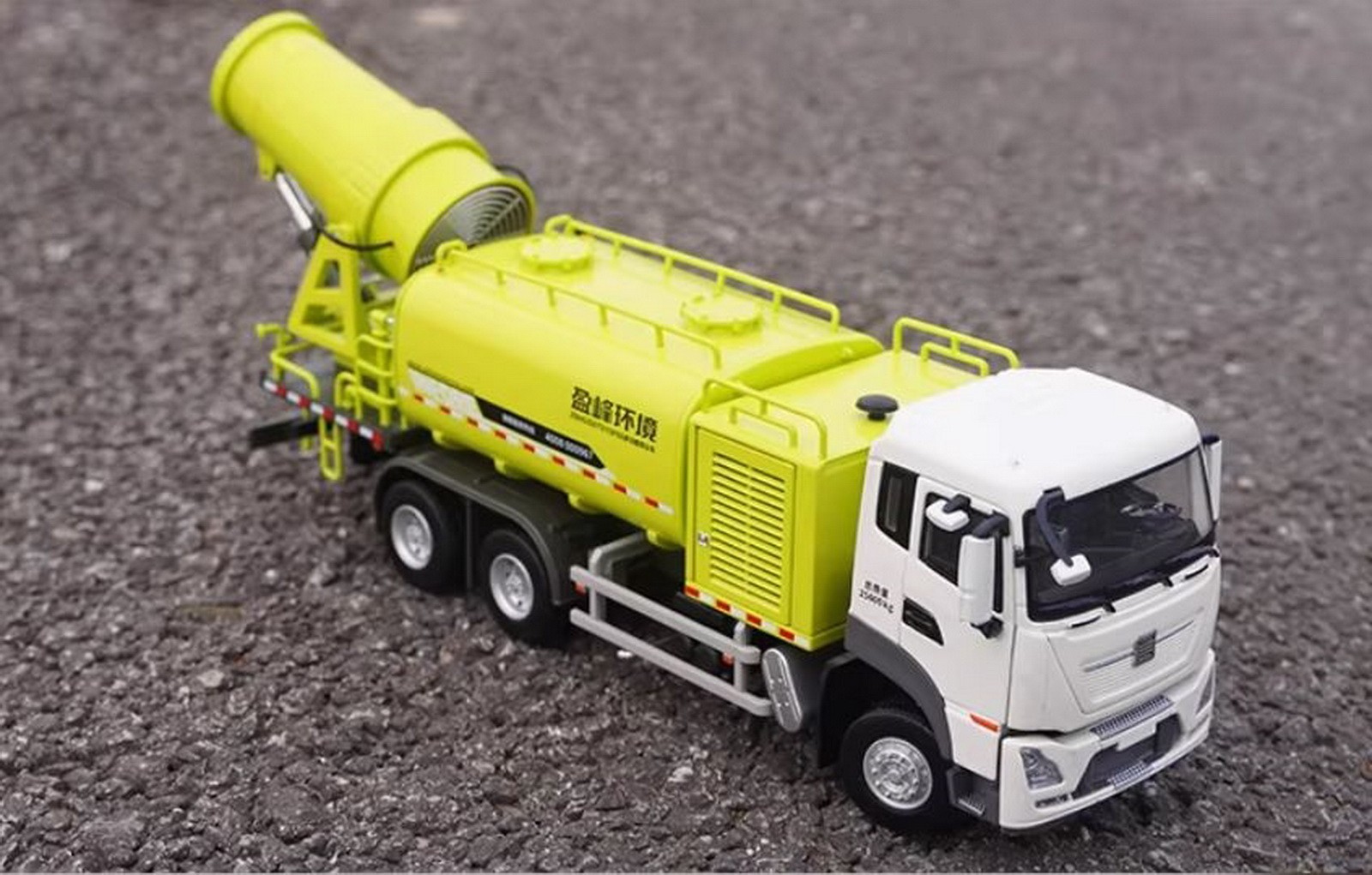 1/38 Scale Zoomlion Multifunctional Dust Suppression Vehicle Green Diecast Model