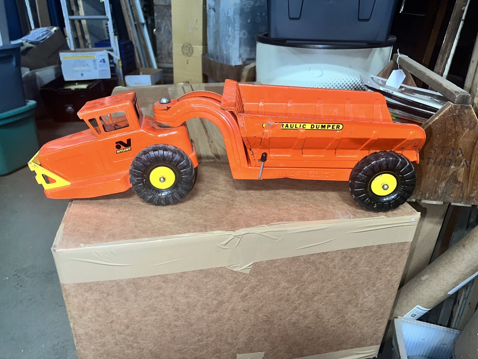 VINTAGE 1963 NYLINT 4600 HYDRAULIC dumper vehicle 23″ LONG original condition