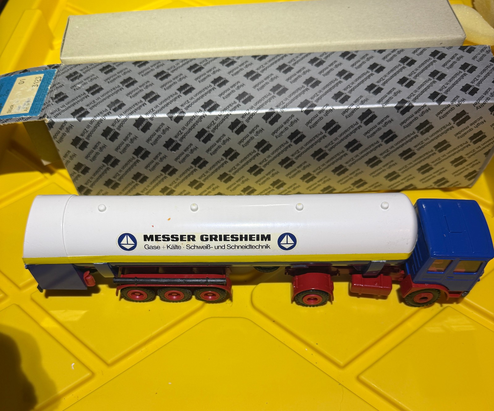 Conrad 3123 MAN Messer Griesheim Cryogenic Gas Tanker Truck Toy 1/50