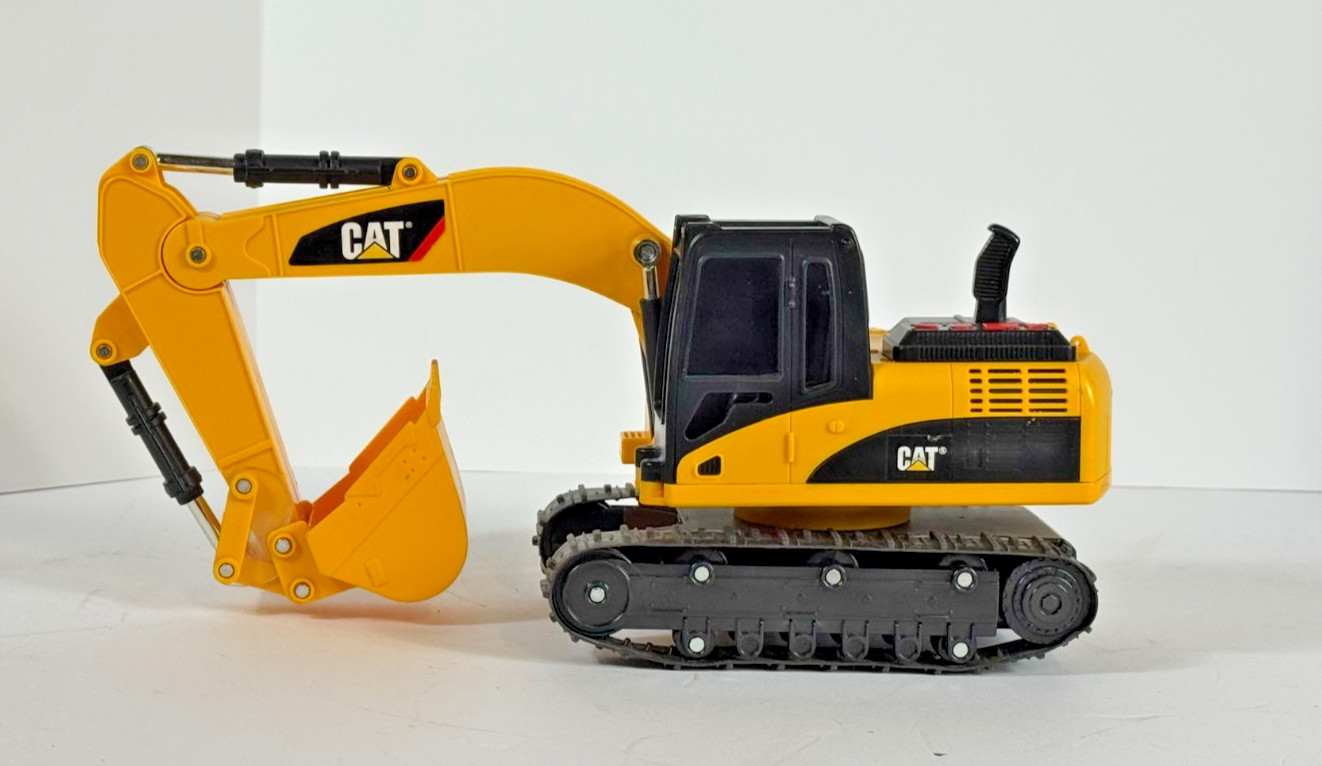 CAT Caterpillar Excavator Backhoe Toy Model Tracked Construction Vehicle