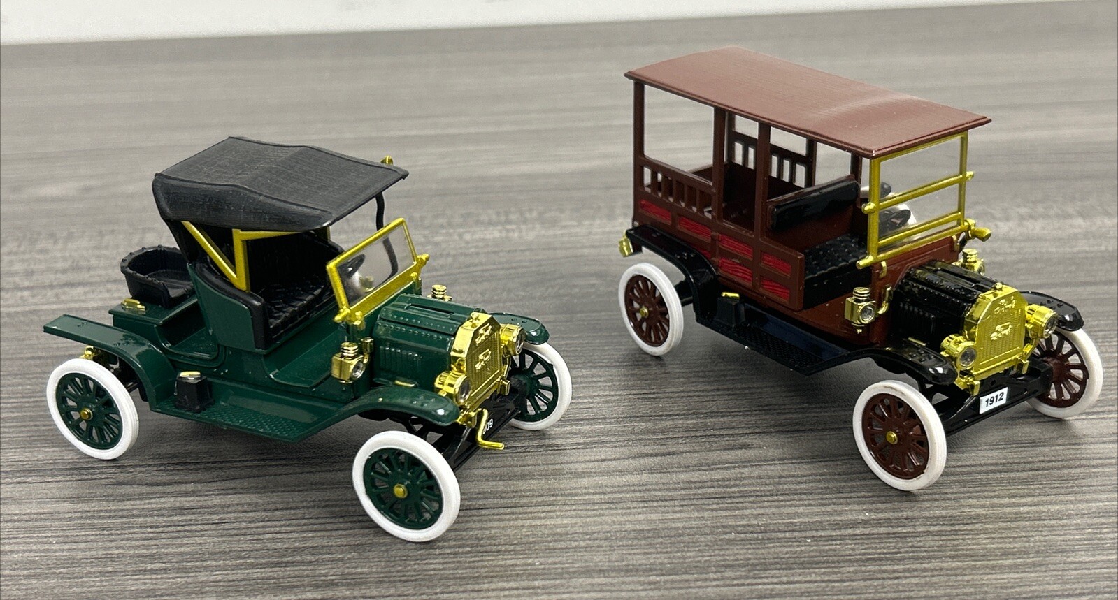 The National Motor Museum Mint 1:32 Die Cast Model T Funabout & Model T Depot
