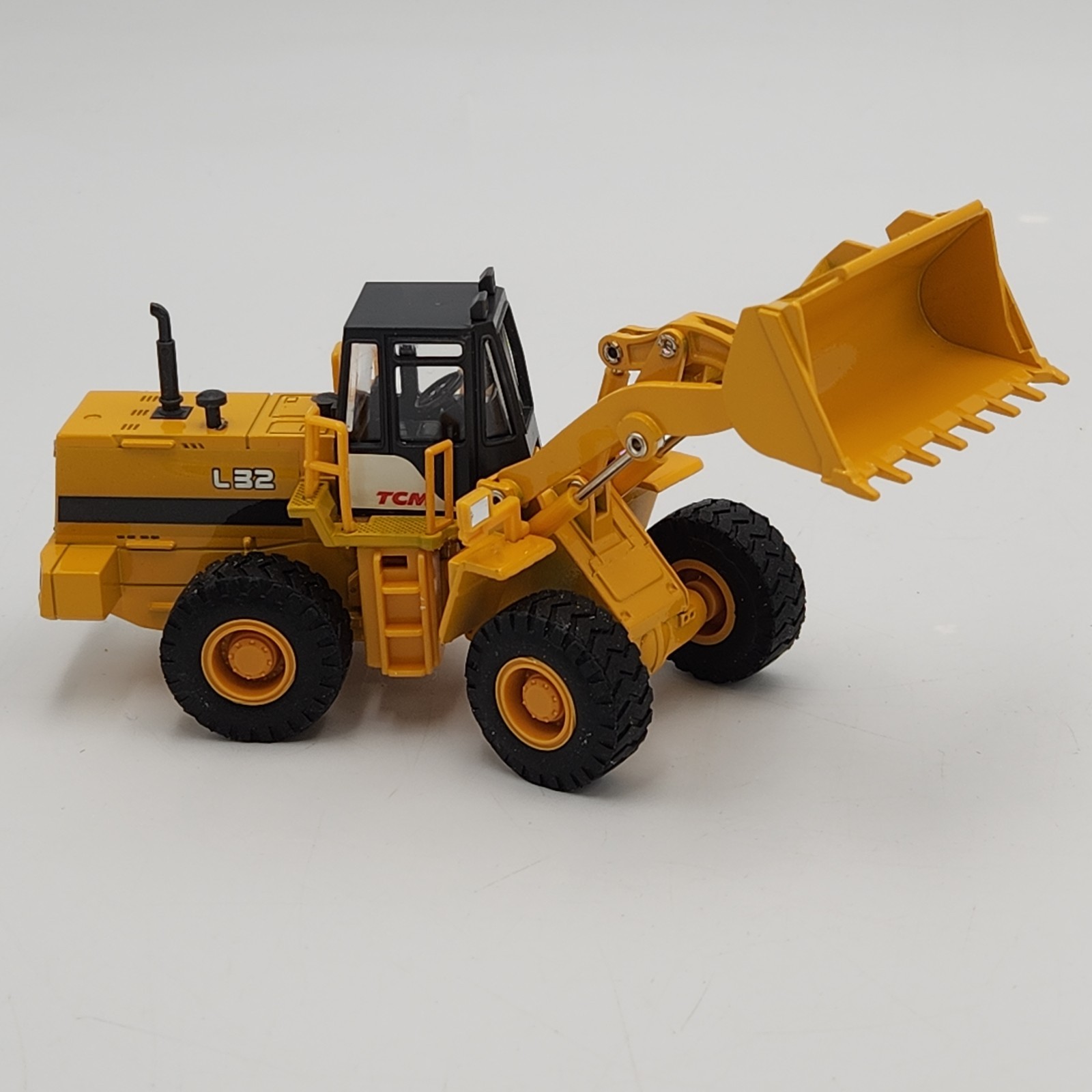 TCM L32 Wheel Loader 1:50 Scale Diecast Construction Model Japan W/Original Box