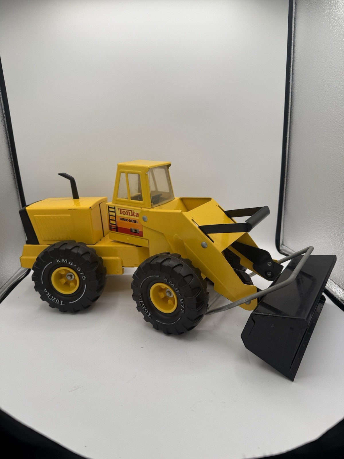 Vintage TONKA LOADER MIGHTY TURBO-DIESEL XMB-975 FRONT END BUCKET LOADER 54240
