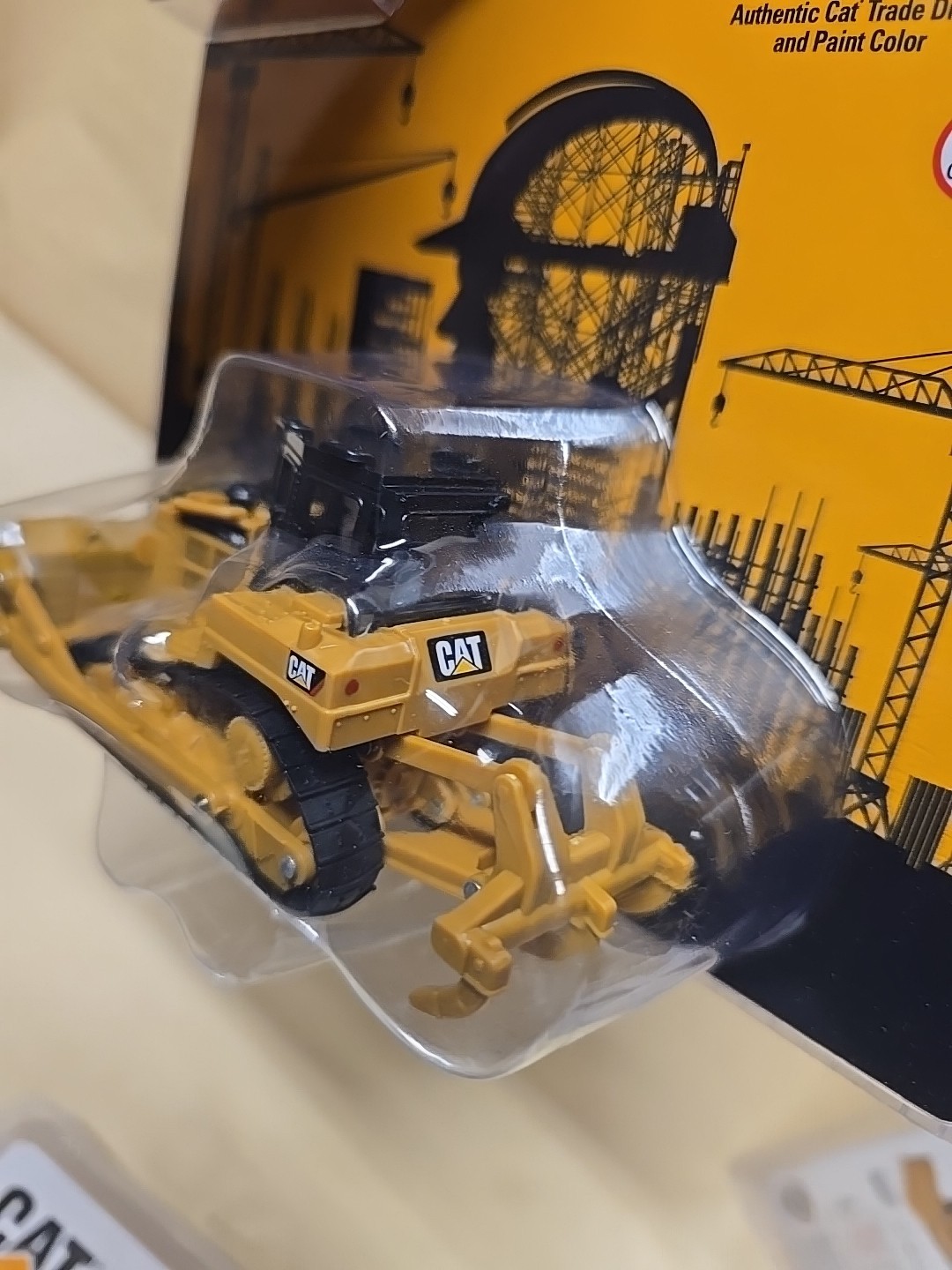 1:64 Cat D6R Track-Type Tractor Diecast By Diecast Masters