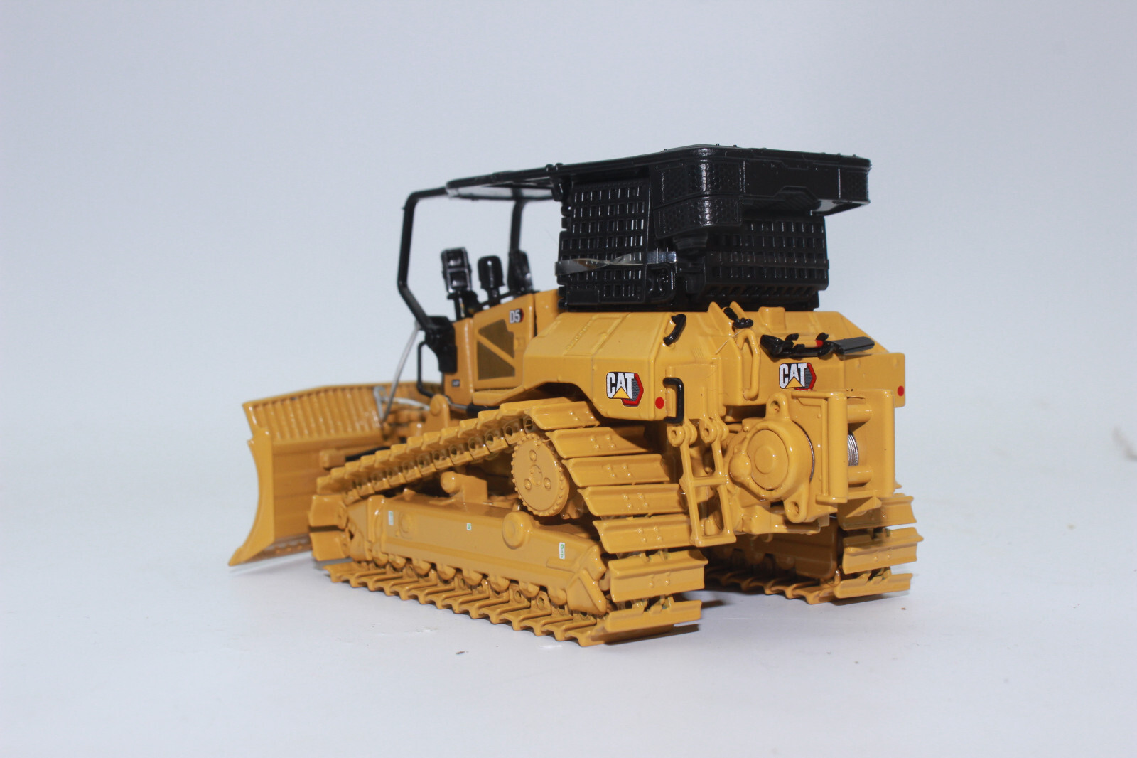 Diecast Masters 85952 CAT Caterpillar D5 LGP Fire Fighter Firefighting 1:50