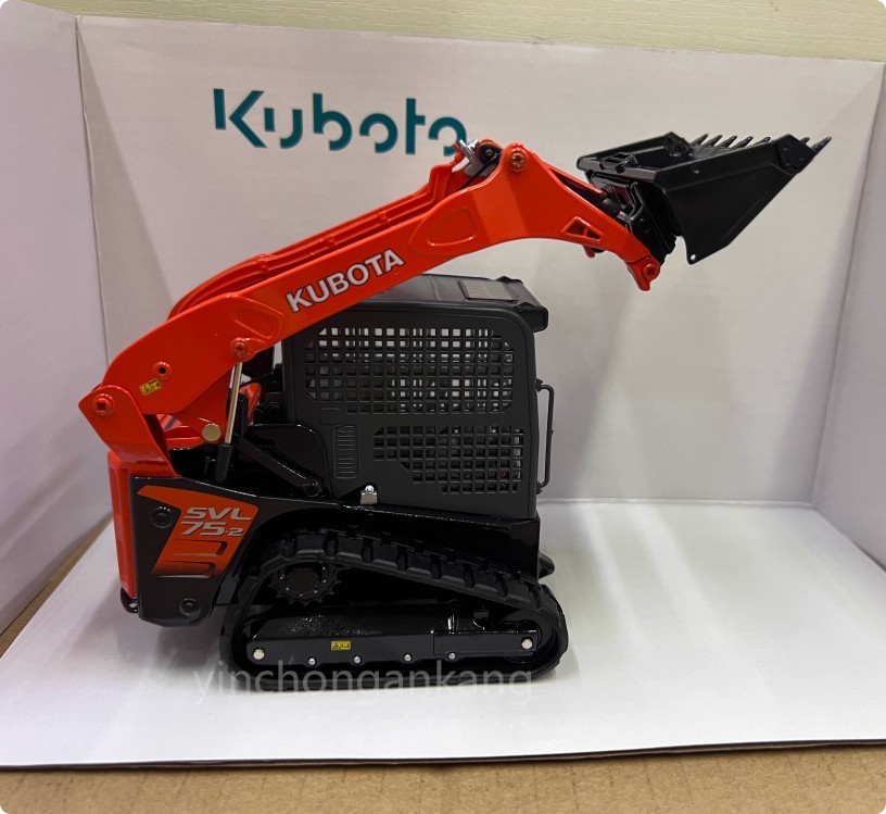 UNIVERSAL HOBBIES – Crawler loader KUBOTA SVL 75-2 – UH8103 – 1/24