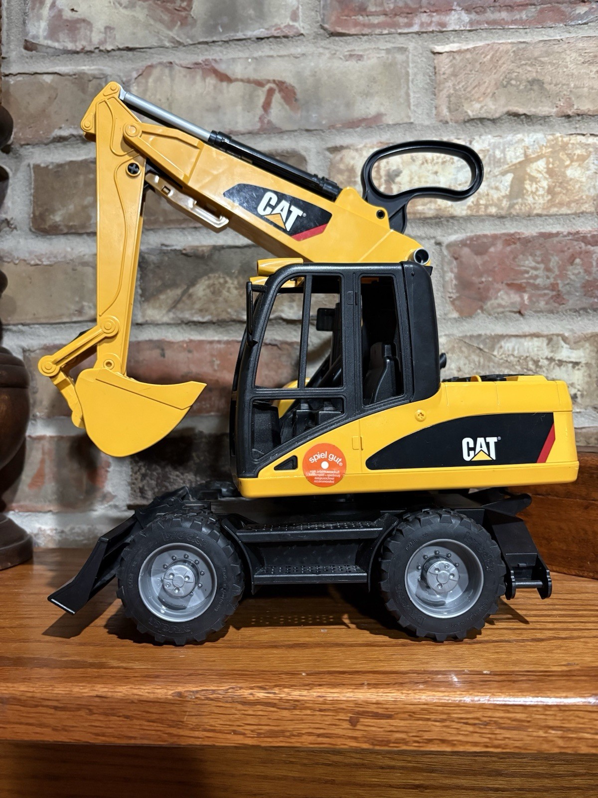 2006 Bruder 1/16th Caterpillar Wheel Excavator W Blade (Plastic) 02446 Germany