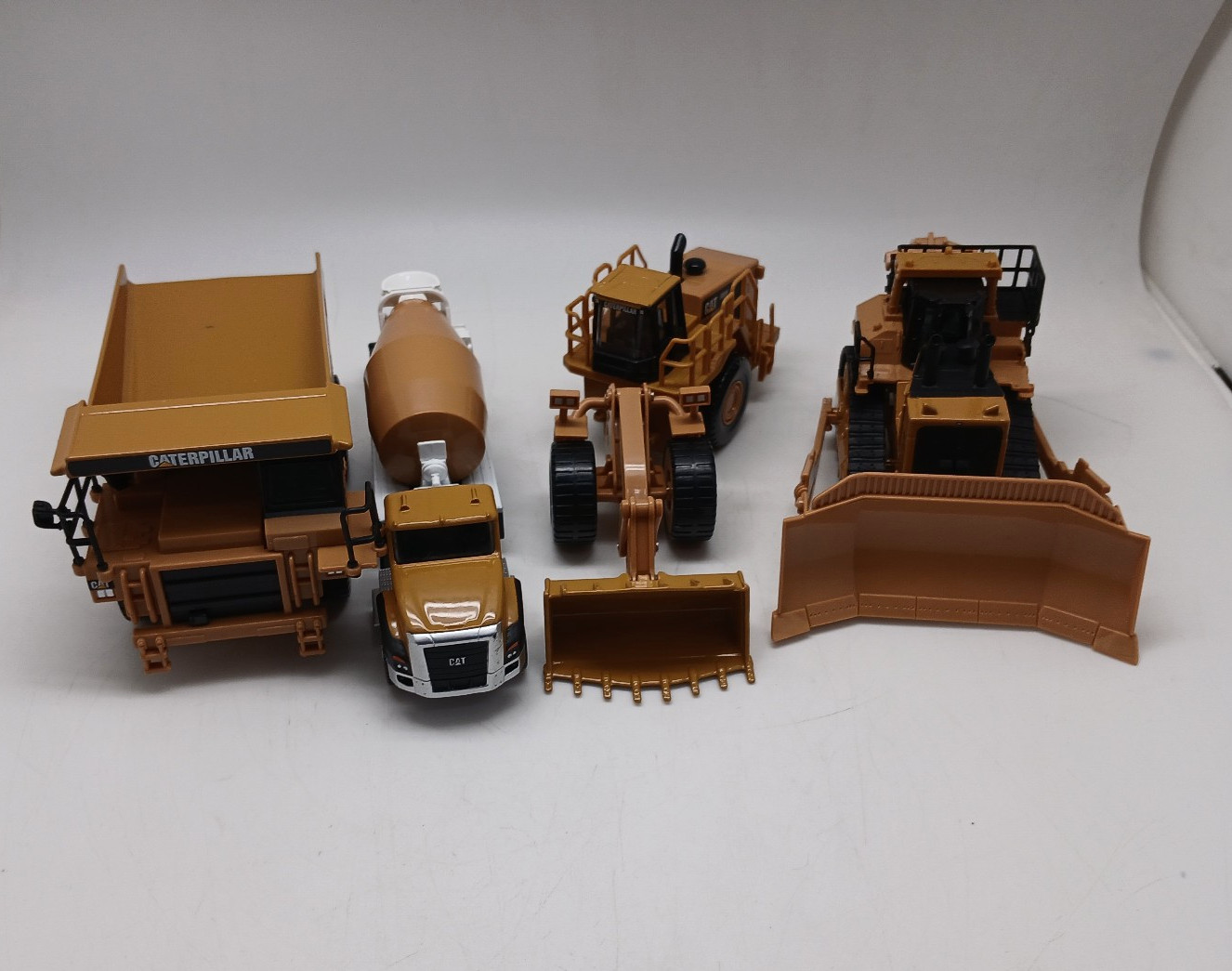 CAT Diecast Metal Construction Vehicles Mixed Lot of 4 Loader Dump Truck Mixer