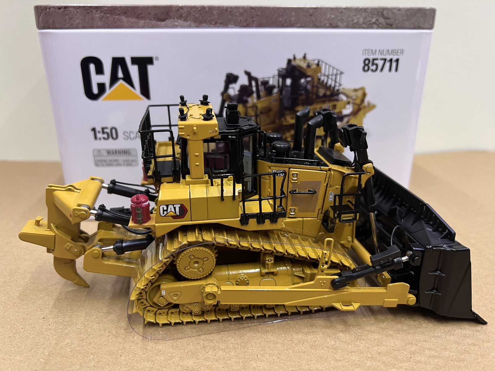 DM 1:50 CAT D10 DOZER Caterpillar Crawler Bulldozer Alloy Forklift Model 85711