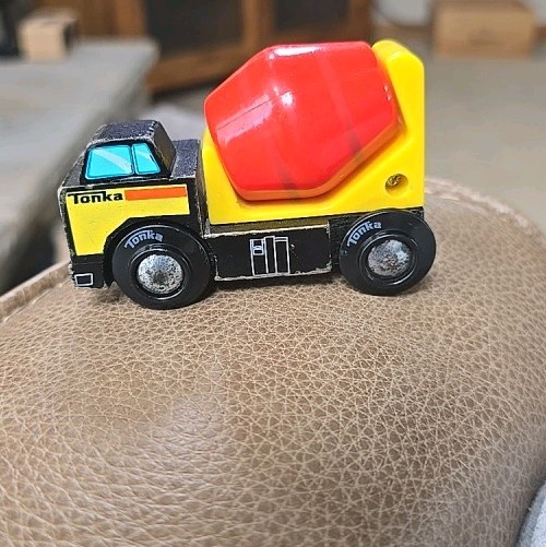 Tonka Wooden Toys 2015 Cement Truck Black Red Yellow 3.25 inches Used