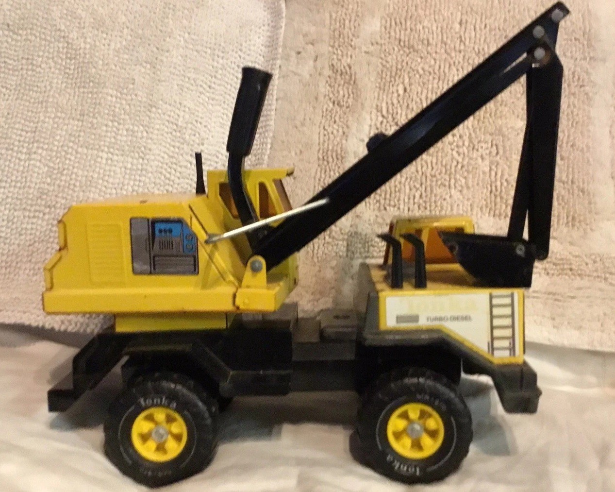TONKA Mighty Turbo Diesel Crane Bucket Excavator Pressed Steel XMB-975 1980