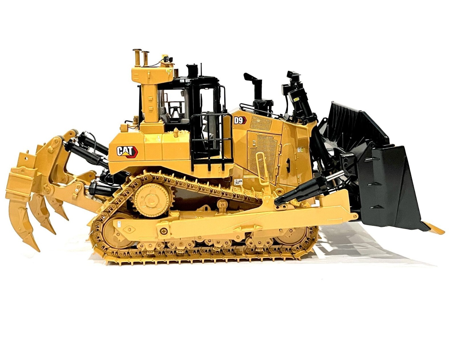 Caterpillar Cat D9 Dozer U-Blade Multi-Shank Ripper – CCM 1:24 Scale Model New