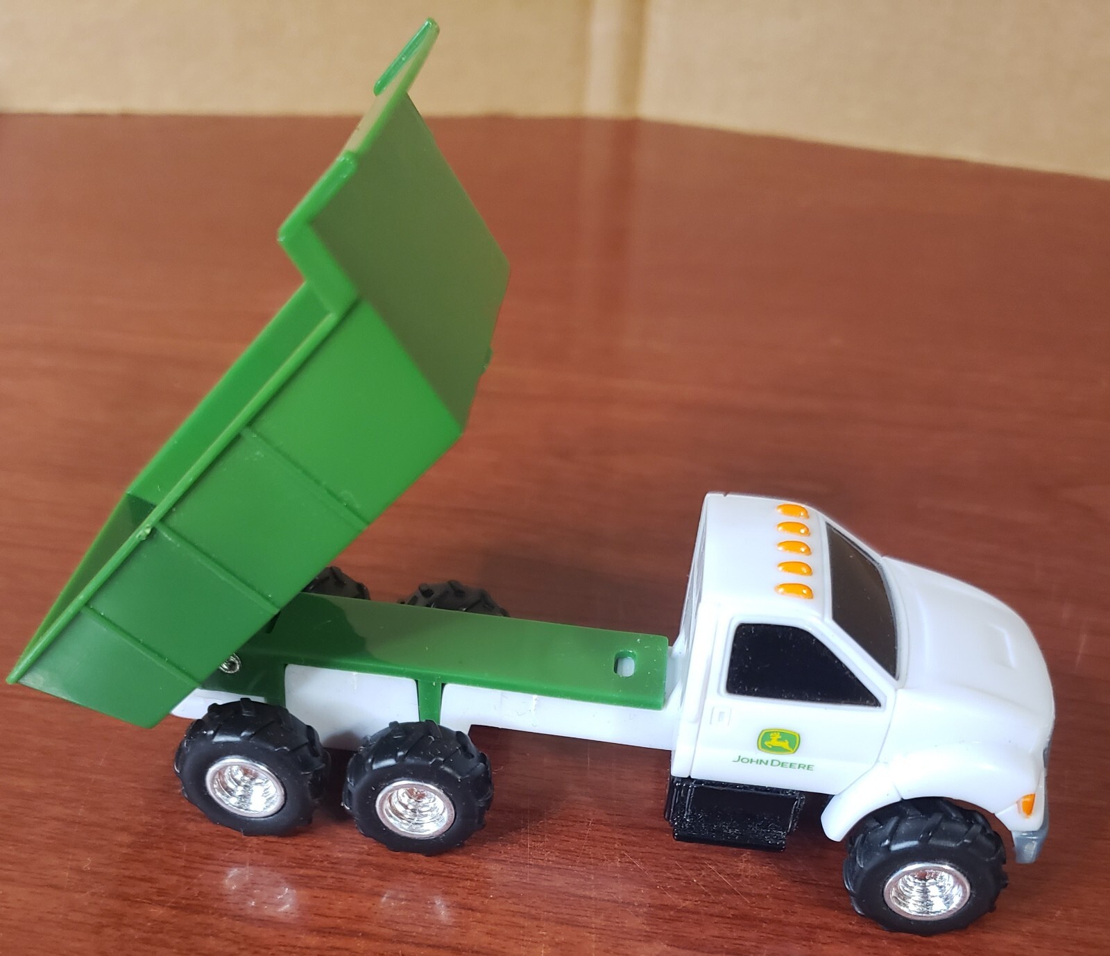 1990s The ERTL John Deere Dump Truck