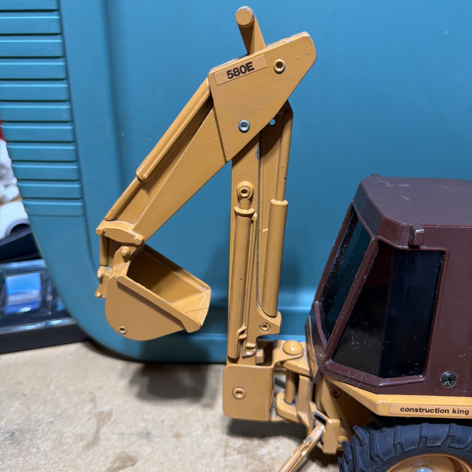 ERTL Case 580E Construction King Loader Backhoe 1/16 Diecast Tractor USA