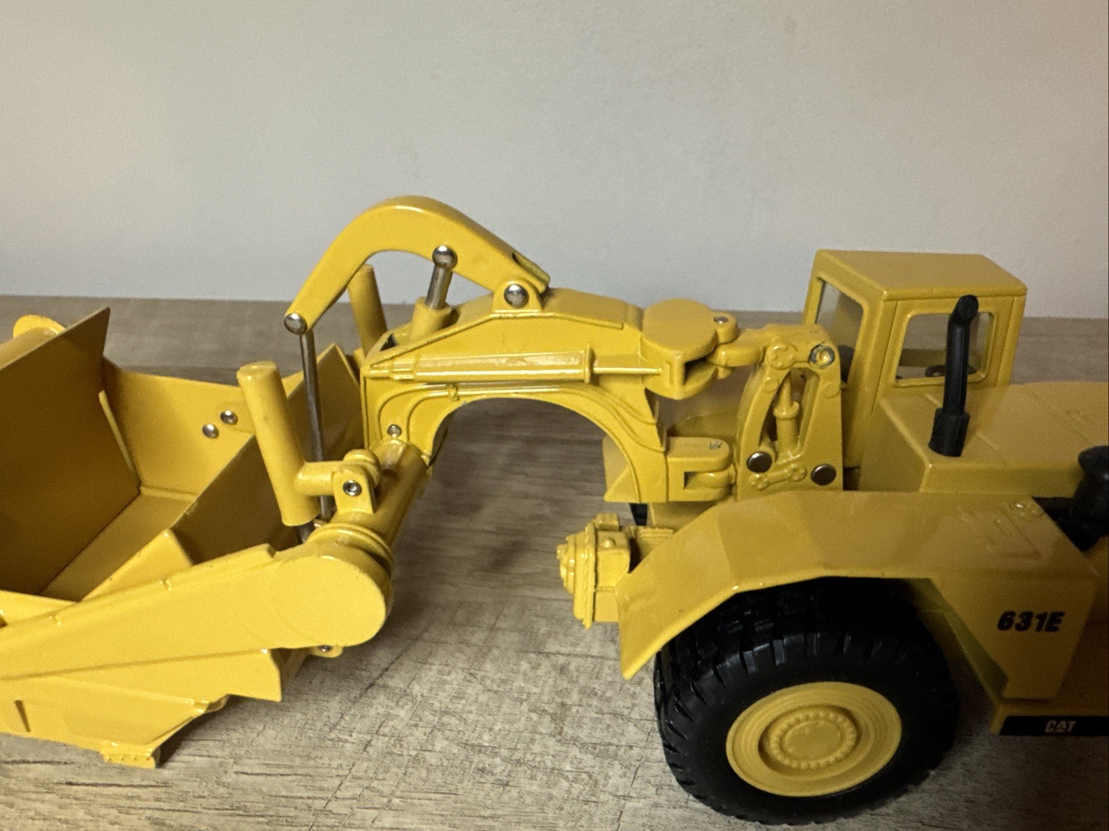 Ertl CAT Caterpillar Toy Scraper 631E Diecast Yellow 11.5 In Vintage 1:50