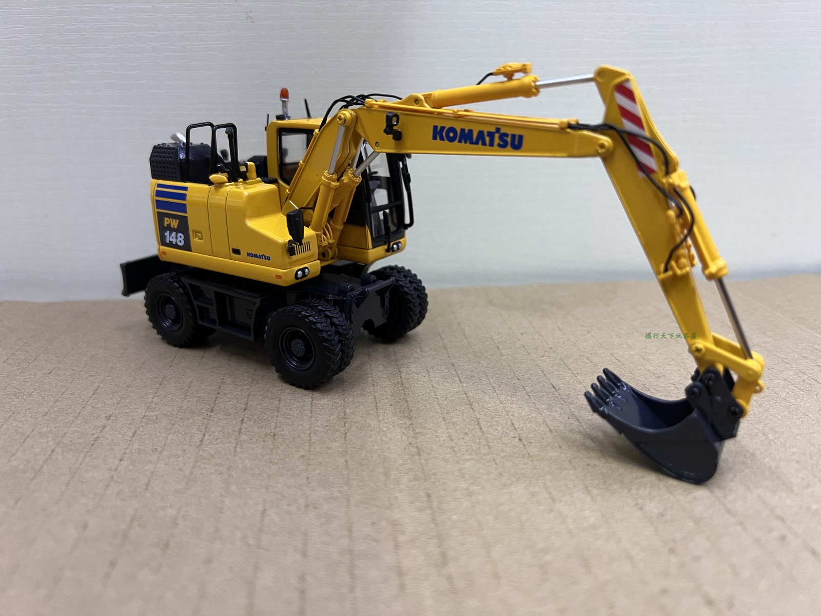 UH 8162 1:50 Komatsu PW148-11 Komatsu Wheel Multi Excavator Loader Model