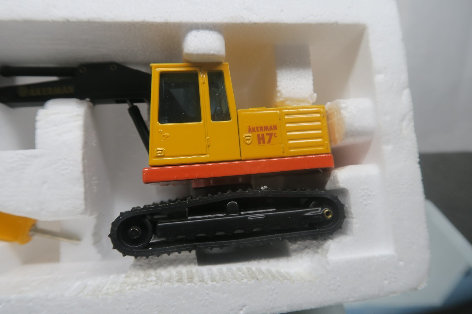 JOAL COMPACT #249 1/50 SCALE AKERMAN H7C EXCAVATOR W/HYDRAULIC HAMMER W/BOX!