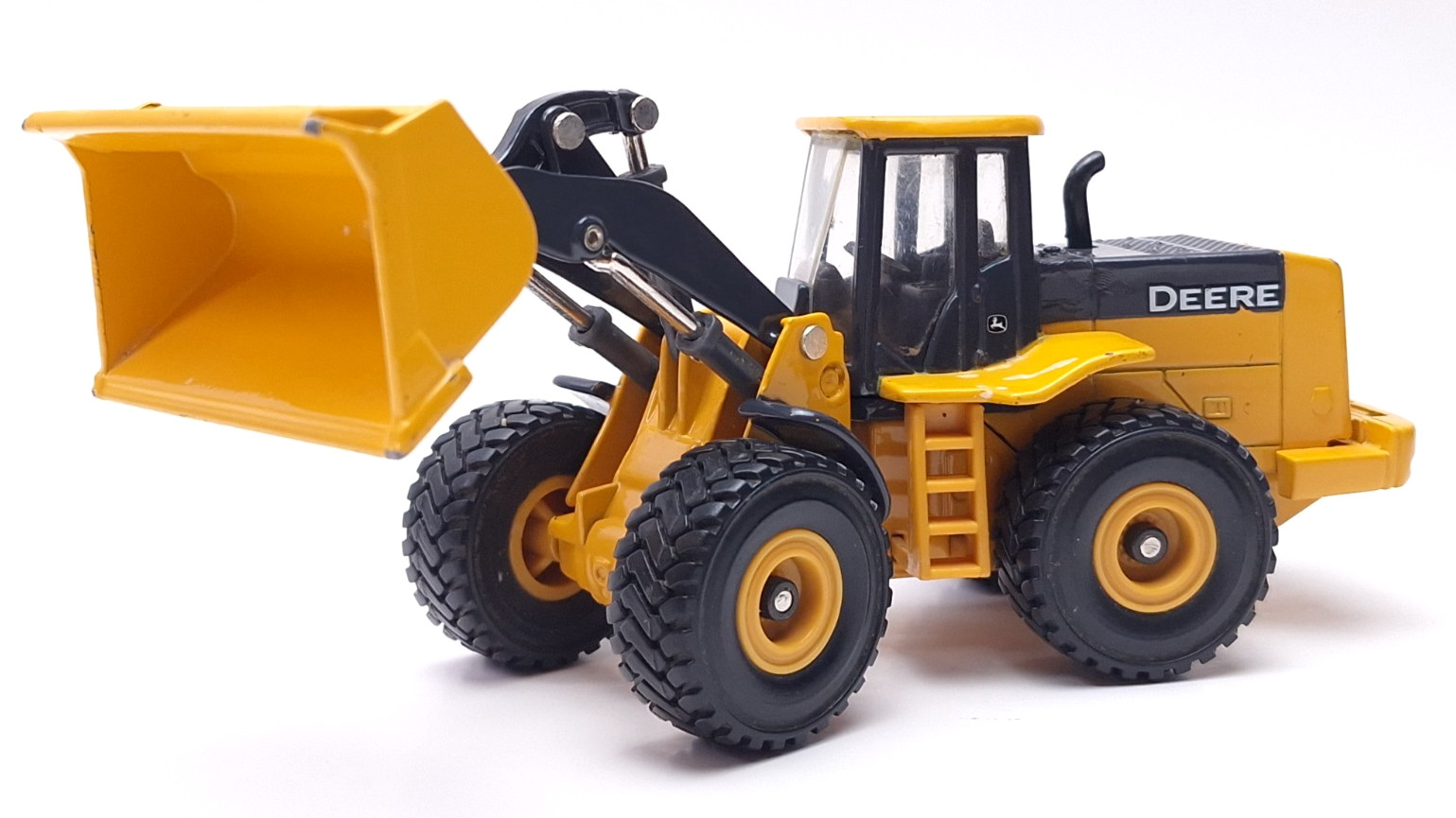 ERTL John Deere Articulating Front End Loader w/ Rubber Wheels Diecast Model 7″