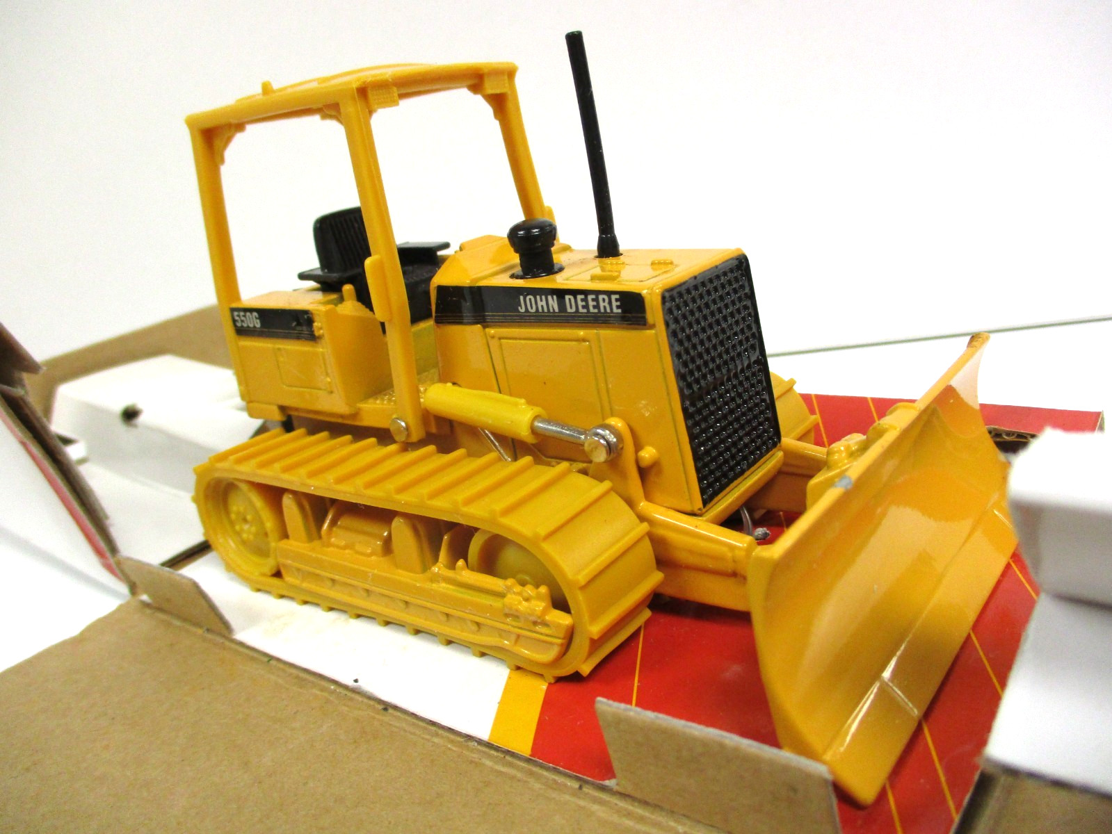 ERTL – JOHN DEERE 550G CRAWLER / BULLDOZER / DOZER – 1/32 DIECAST