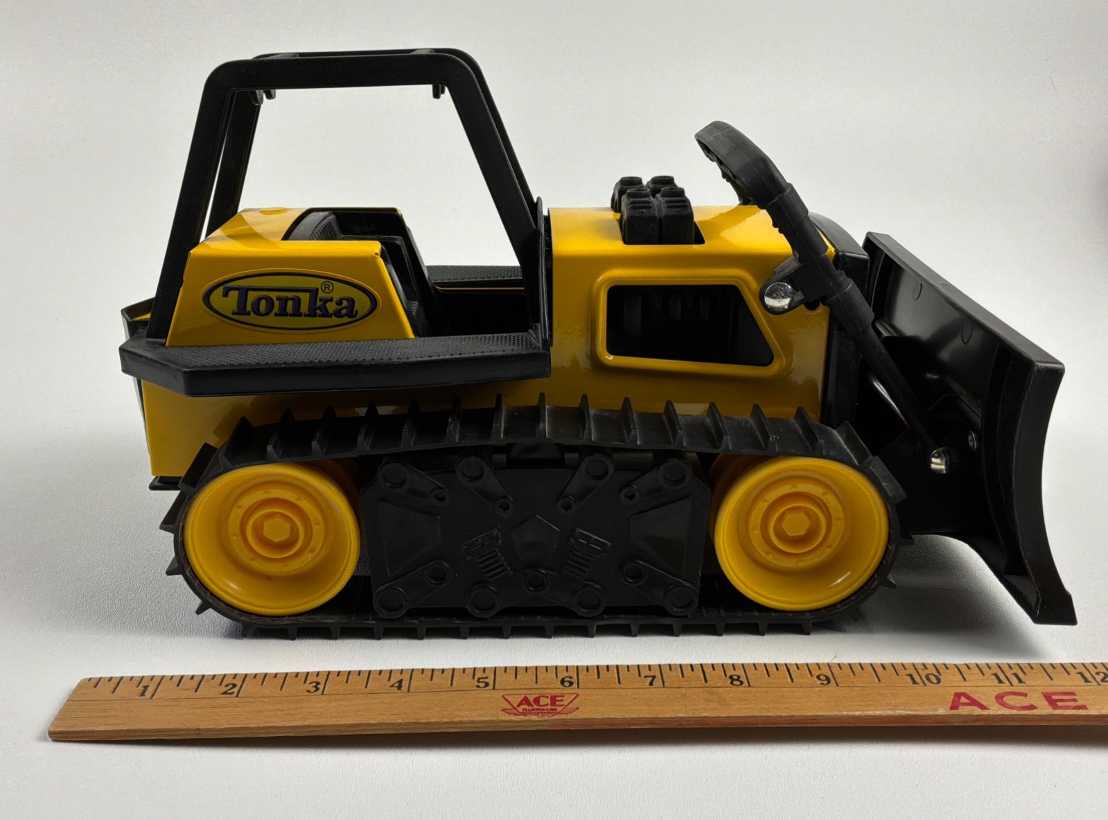 Hasbro 2012 Tonka Yellow Plastic Metal Bulldozer M-7461 Construction Toy Truck