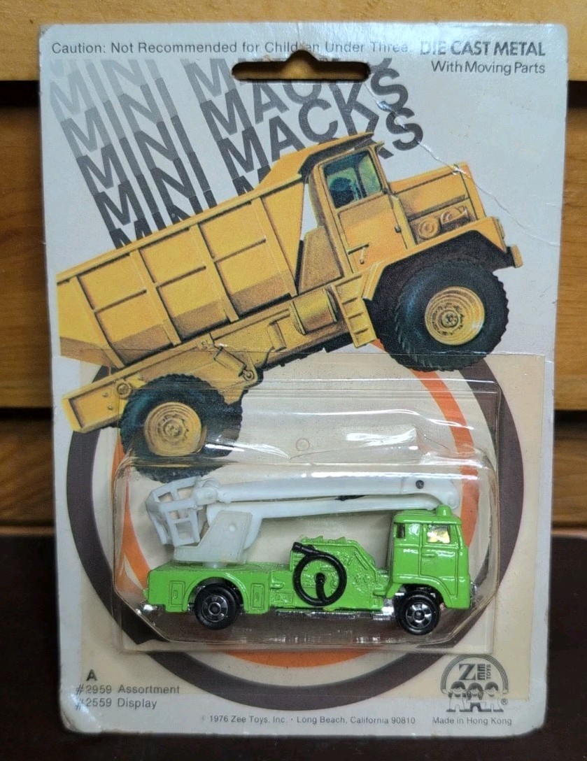 Vintage 1989 MINI MACKS Zee Toys Die Cast Yellow Rescue Fire Engine #2959